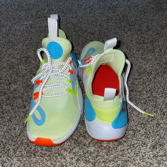 Nike huarache running shoes. - Picture 4 of 6